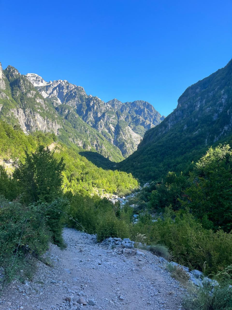 Camino a cascada de las Grunas
